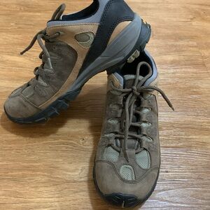 Vasque walking hiking shoes women’s 9M Vibram soles